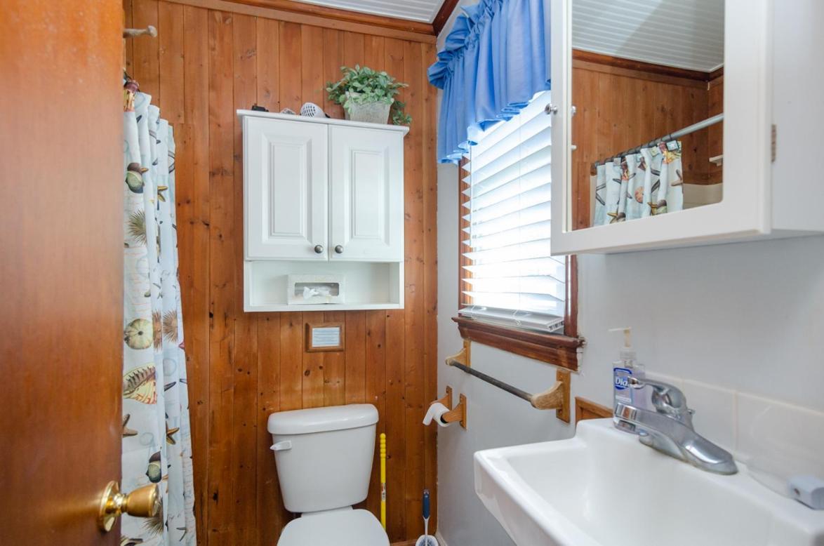 קיור ביץ' The Pelican Hidden Treasure Inn Room 2 By Bryant Real Estate מראה חיצוני תמונה