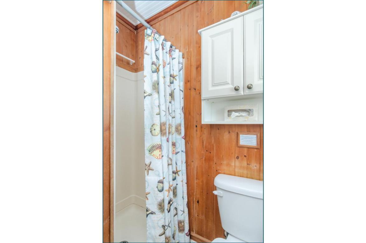 קיור ביץ' The Pelican Hidden Treasure Inn Room 2 By Bryant Real Estate מראה חיצוני תמונה