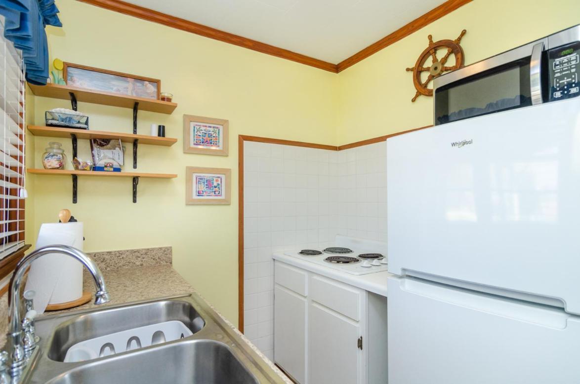 קיור ביץ' The Pelican Hidden Treasure Inn Room 2 By Bryant Real Estate מראה חיצוני תמונה