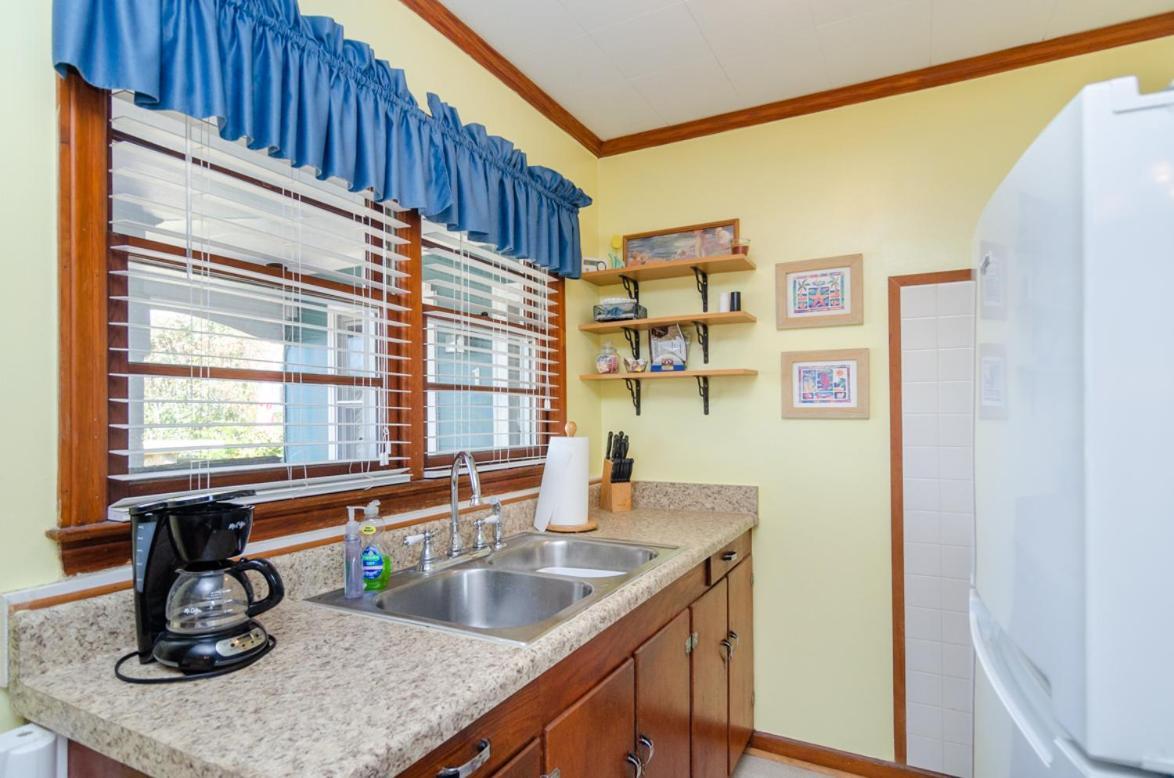קיור ביץ' The Pelican Hidden Treasure Inn Room 2 By Bryant Real Estate מראה חיצוני תמונה