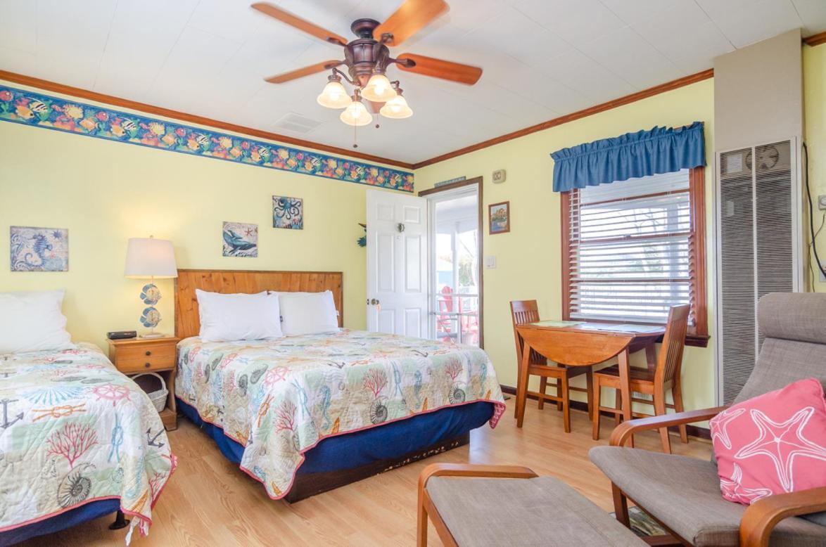קיור ביץ' The Pelican Hidden Treasure Inn Room 2 By Bryant Real Estate מראה חיצוני תמונה